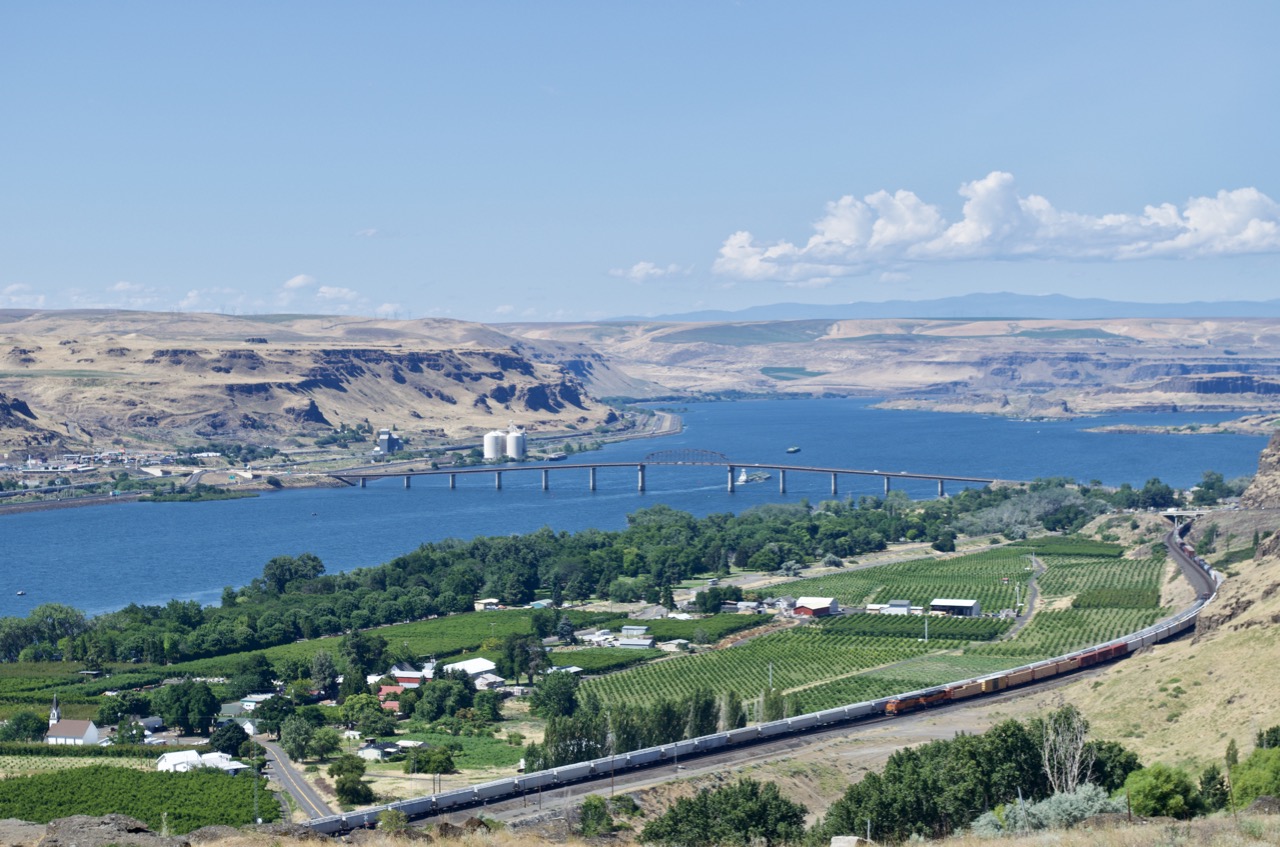 Columbia River Gorge - view from Stonehenge.