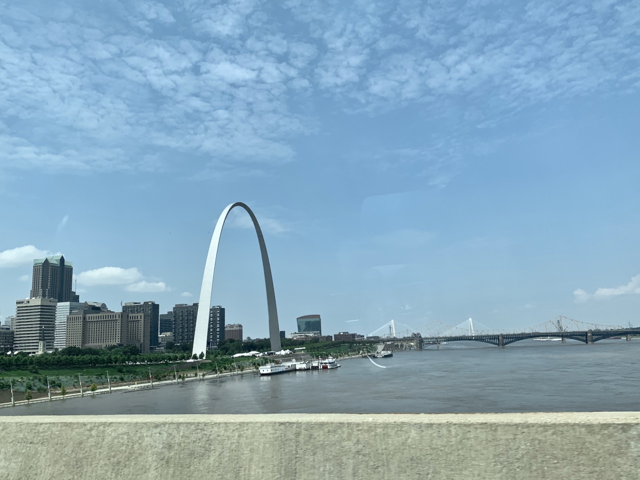 A first view of the arch.